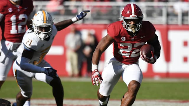 Alabama Crimson Tide running back Justice Haynes (22) runs against Chattanooga Mocs linebacker Bo Spearman (31) at Bryant-Denny Stadium. Alabama won 66-10.